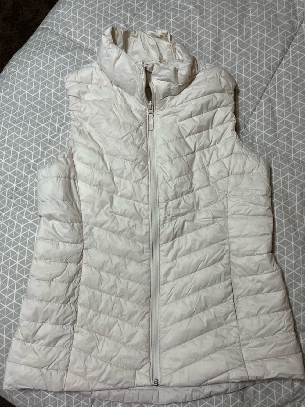 Old Navy Lightweight Quilted Puffer Vest - Cream